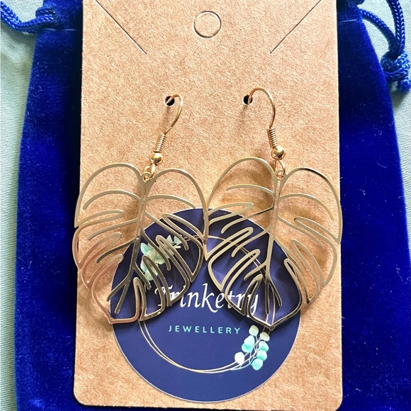 Monstera Leaf Earrings - Picture 2 of 2